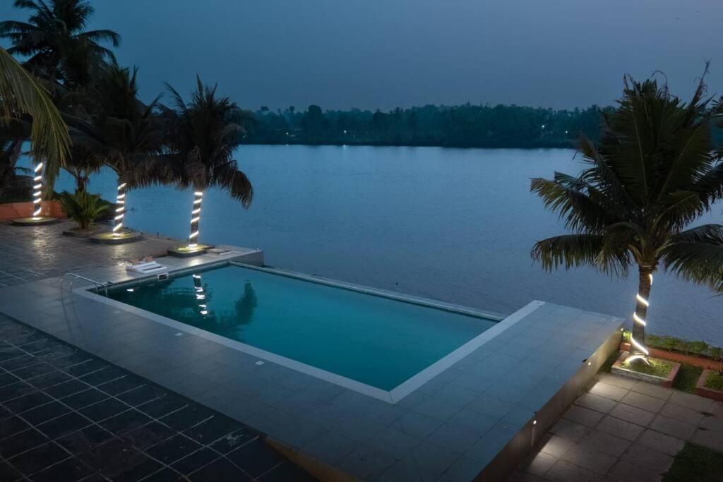 Riveria Portico - River Side 6 Bedroom Private Pool Bungalow North Paravur Eksteriør bilde